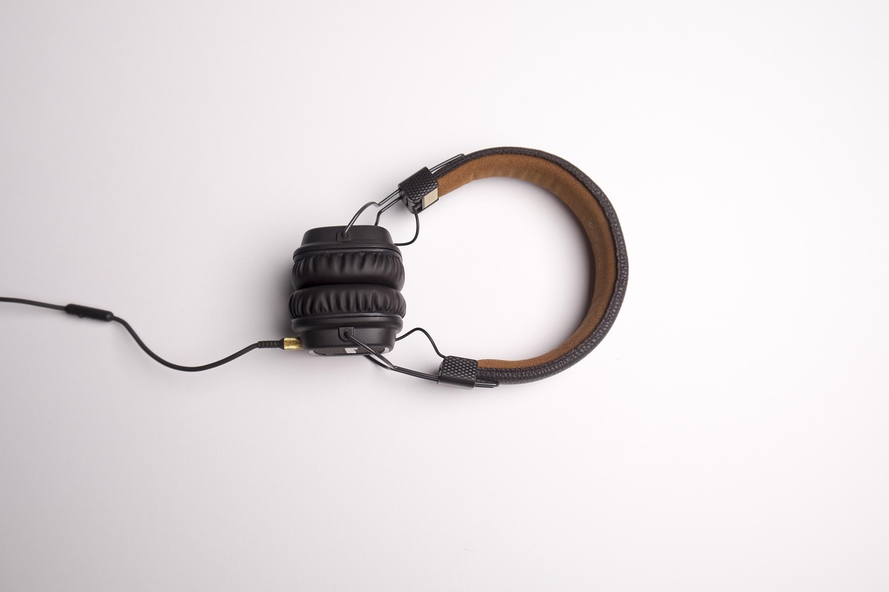 entdecken sie die besten kopfhörer für ein herausragendes klangerlebnis. unsere auswahl bietet komfort, stil und exzellente audioqualität, perfekt für musikliebhaber und gamer.