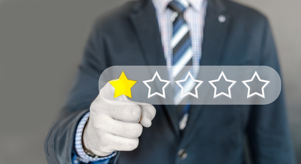 erfahren sie, wie man gefälschte bewertungen erkennt und vermeidet. tipps und strategien zum schutz vor fake reviews auf online-plattformen.