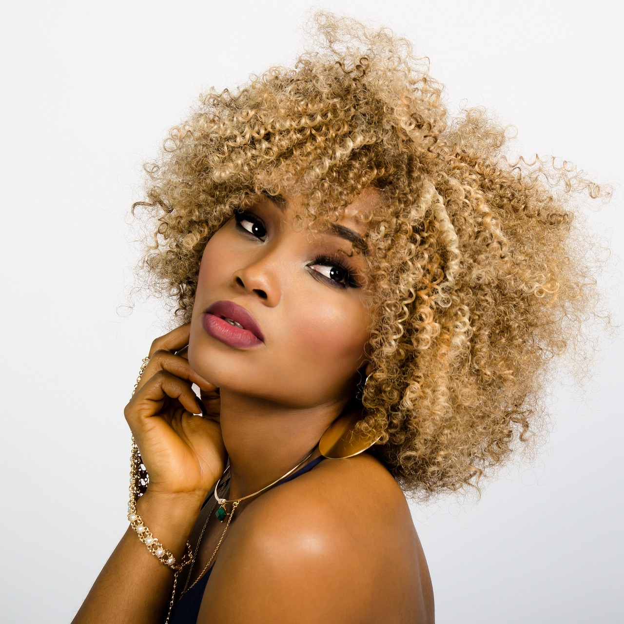 entdecken sie die neuesten frisurentrends, styling-tipps und inspirationen für alle haartypen. finden sie ihre perfekte frisur und lassen sie sich von aktuellen looks begeistern.